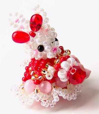 Гламурная зайка из бисера.