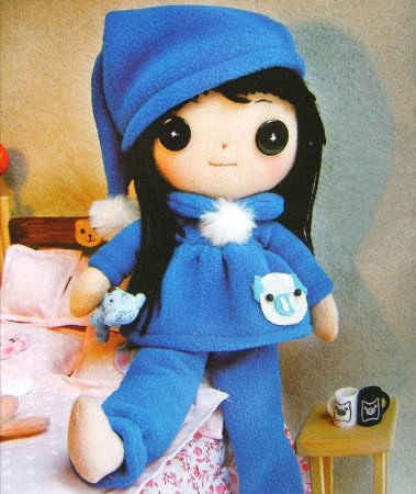 Кукла в голубой пижамке