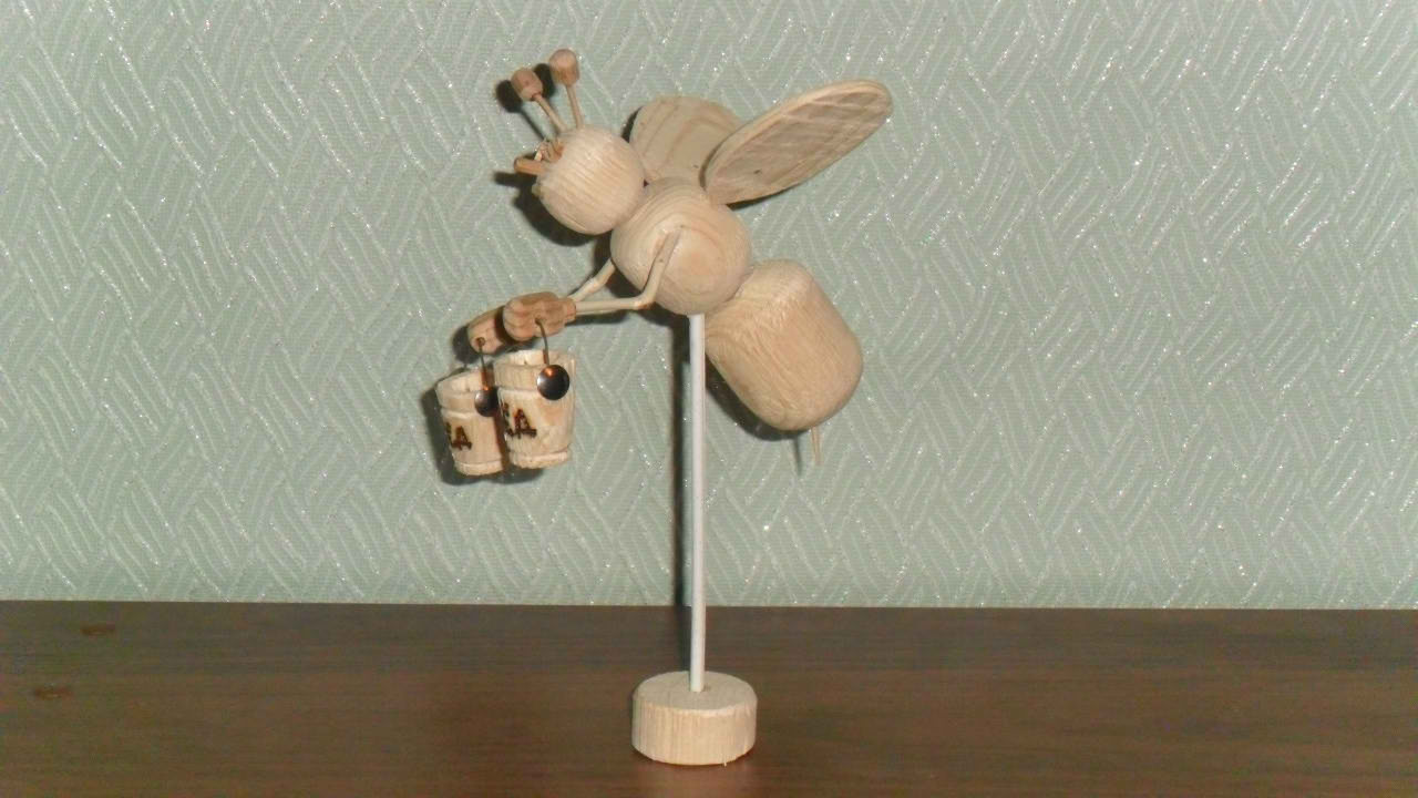 пчела из дерева своими руками
