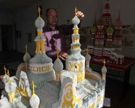 Модульное оригами - огромные соборы из маленьких модулей.