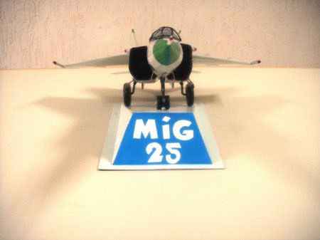Миг-25 из картона