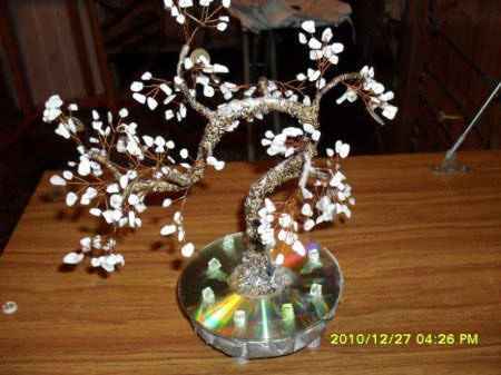 Деревья из каменных сколов