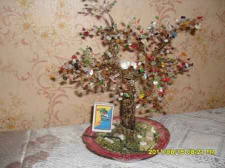 Деревья из каменных сколов