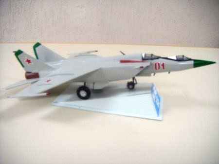 Миг-25 из картона