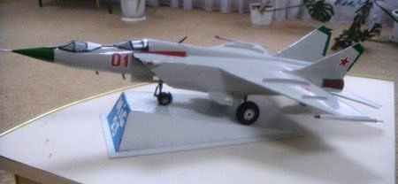 Миг-25 из картона