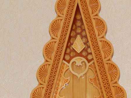 Резьба плюс лобзик получаются часы