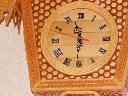 Резьба плюс лобзик получаются часы