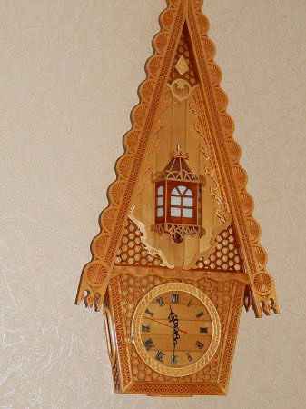 Резьба плюс лобзик получаются часы