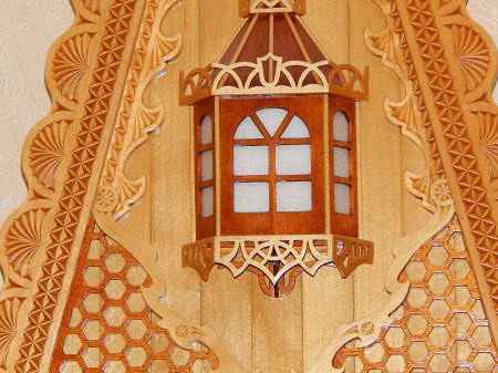 Резьба плюс лобзик получаются часы