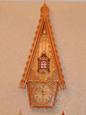 Резьба плюс лобзик получаются часы