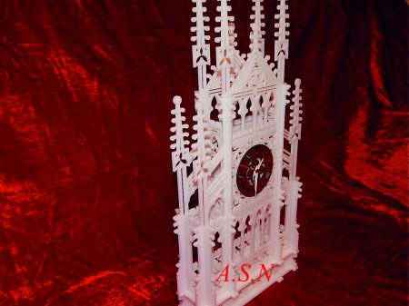 Готические часы из молочного оргстекла