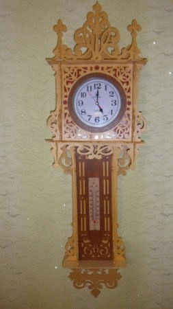 Часы-термометр