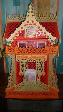 Резной домик