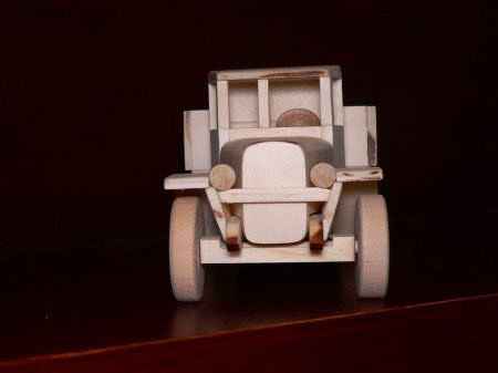 Автомобиль ЗиС-5 из дерева.