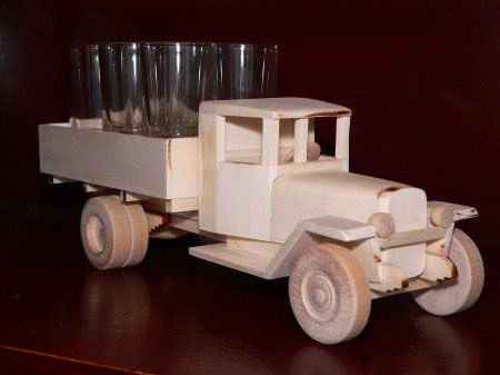 Автомобиль ЗиС-5 из дерева.