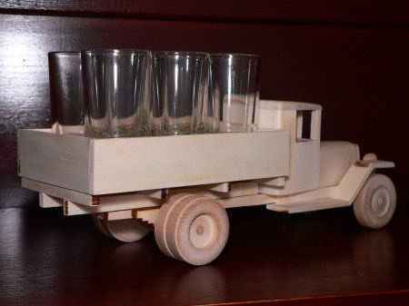 Автомобиль ЗиС-5 из дерева.